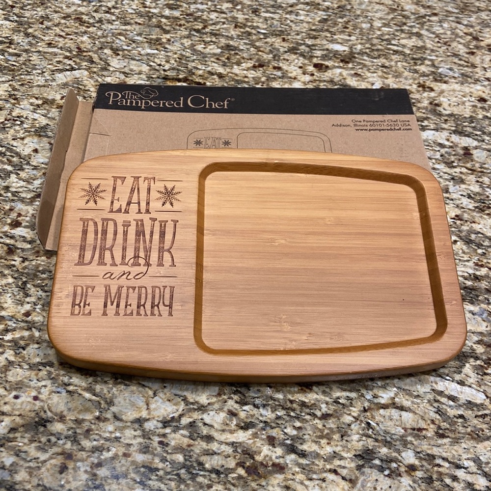 The Pampered Chef Bamboo Be Merry Cheese Board
